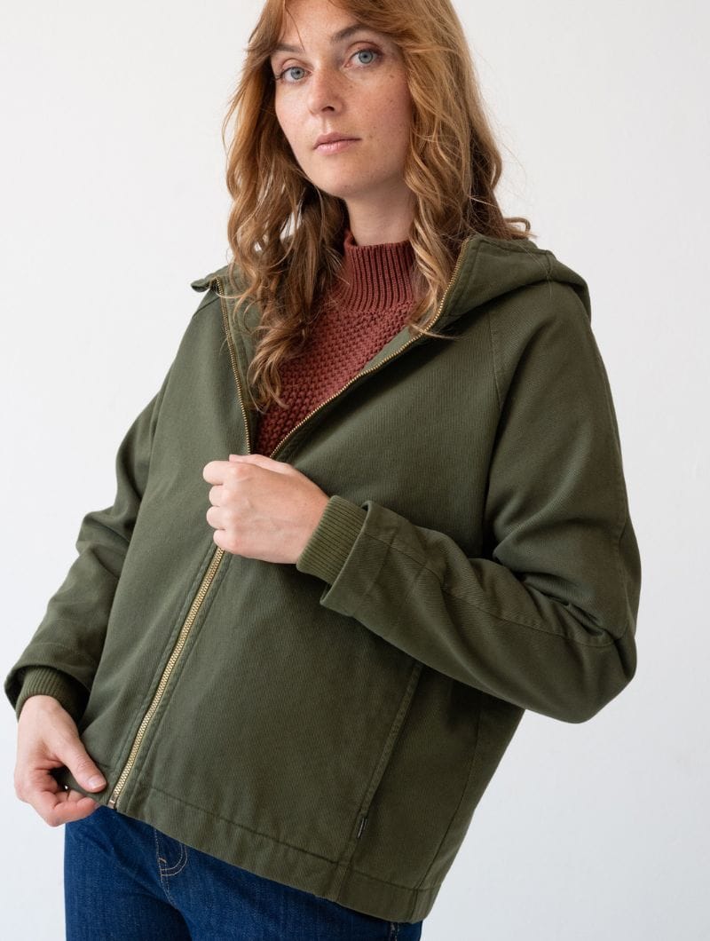 Chaqueta con capucha de algodón orgánico verde oliva